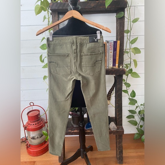 American Eagle Outfitters: Olive Green Jeans - Picture 17 of 17